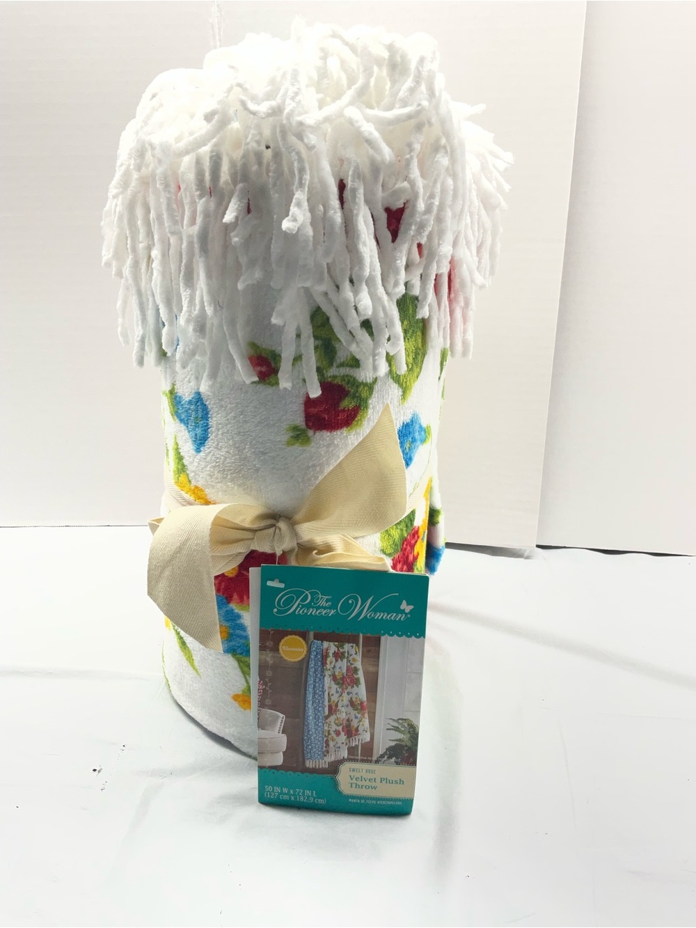The Pioneer Woman White Floral Fringe Plush Throw Blanket